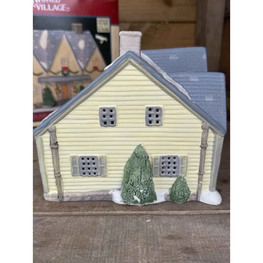 Vintage Christmas Lemax Dickensvale Village ~‎ YELLOW HOUSE 2 STORY ~ In box